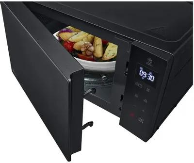 Микроволновая печь LG MH6032GAS черный